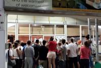 "Без воды и пищи": украинские туристы застряли в аэропорту Турции из-за отсутствия электричества