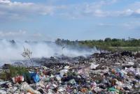Под Полтавой уже третьи сутки не могут потушить пожар на свалке