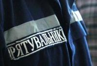 Во Львовской области спасатели освободили мужчину, который накололся на металлический штырь