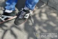 Полицейские задержали таксиста, который приковал пассажира цепью в подвале