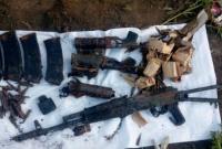 В школе в зоне ООС нашли тайник с оружием