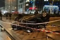 В Киеве с моста упал автомобиль, есть пострадавшие