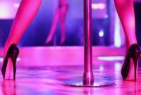 Жених занялся сексом с шестью стриптизершами накануне свадьбы и поплатился