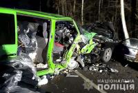 В Ровенской области Mercedes въехал в микроавтобус: 1 погибший, трое раненых