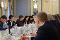 Зеленский призвал сети АЗС реально снизить цены на топливо