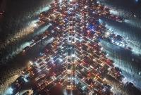 В Харькове создали самую большу автоелку из почти 350 авто