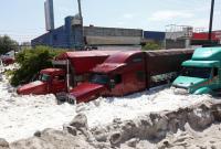 Мексиканский город засыпало градом, слой льда достигает одного метра (фото)