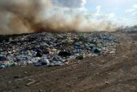 В Николаевской области уже почти сутки горит свалка