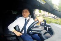Зеленский за рулем Tesla записал новое обращение к украинцам (видео)