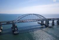 Оккупанты закончили прокладывать рельсы на Крымском мосту (фото)