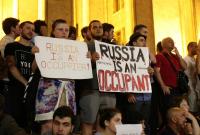 Антироссийские протесты: в Грузии хотят арестовать лидера оппозиции