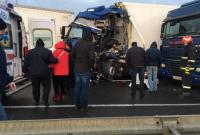 Под Черкассами в аварии столкнулись 10 авто и рейсовый автобус, есть пострадавшие (фото)