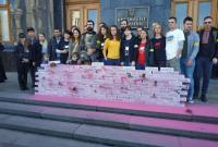 Активисты возле Офиса президента призвали не разводить войска на Донбассе