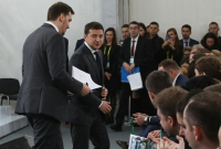 Закончить войну можно только дипломатическим путем, - Зеленский