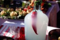 Украинцы предложили Зеленскому запретить продажу самогона в многоэтажках