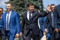 Стал известен размер зарплаты Зеленского, Богдана, Рябошапки и других топ-чиновников