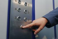 В Киеве оборвался лифт с двумя женщинами