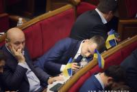 Нардеп от "Слуги народа" устал и прилег отдохнуть в сессионном зале (фото)