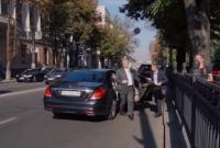 Порошенко поймали на нарушении ПДД возле Рады (видео)