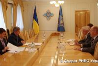 Данилюк обсудил с британским генералом новую стратегию нацбезопасности