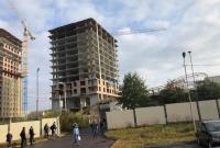 Во Львове строительный кран упал на супермаркет